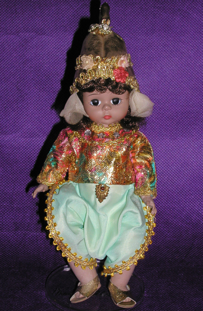 Madame Alexander  Dolls on From The 2004 International Collection  The Madame Alexander Fiji Doll